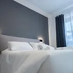 Modern 3*