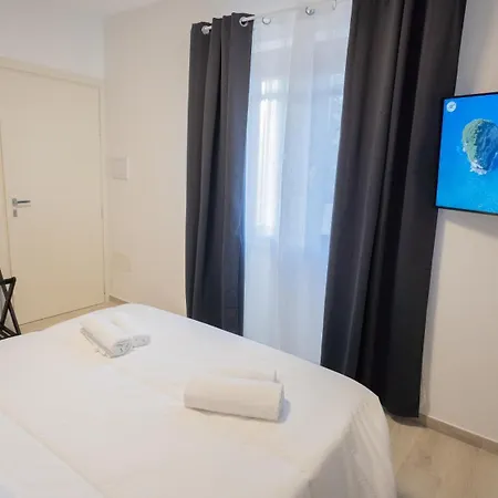 Modern ゲストハウス