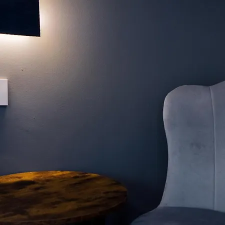 Modern ゲストハウス